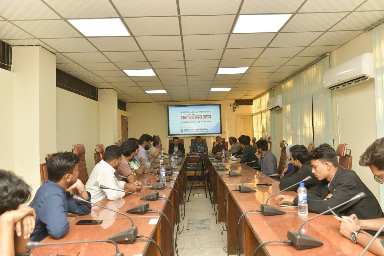 গণমাধ্যমকর্মীদের সঙ্গে নোবিপ্রবি উপাচার্যের মতবিনিময় সভা"